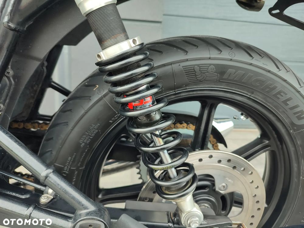 Triumph Bonneville - 16