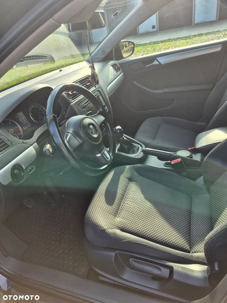 Volkswagen Jetta 1.6 TDI Trendline - 6
