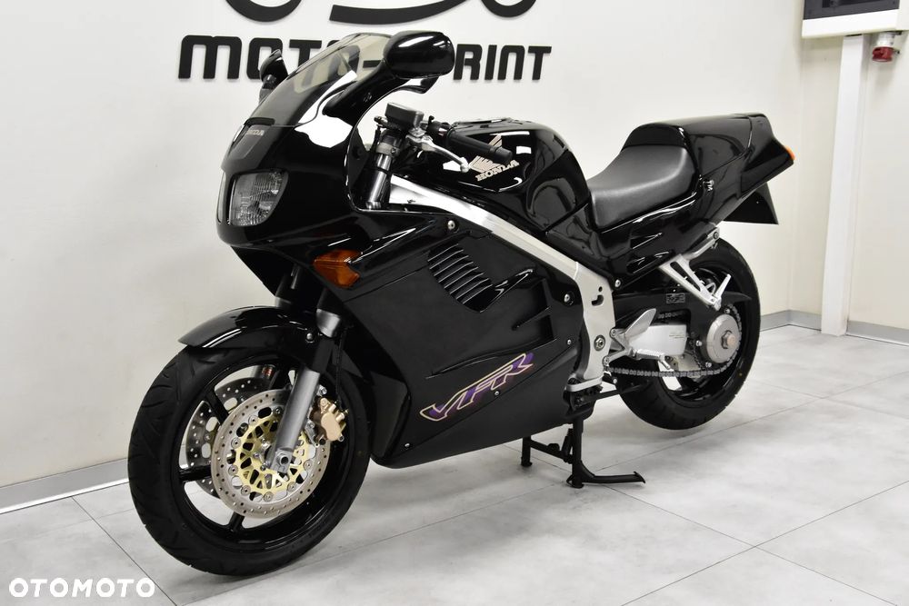 Honda VFR - 3