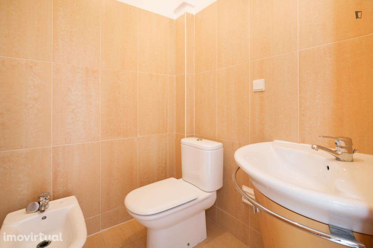 Quarto - localizado em Alcântara Lisbon - Grande imagem: 2/13