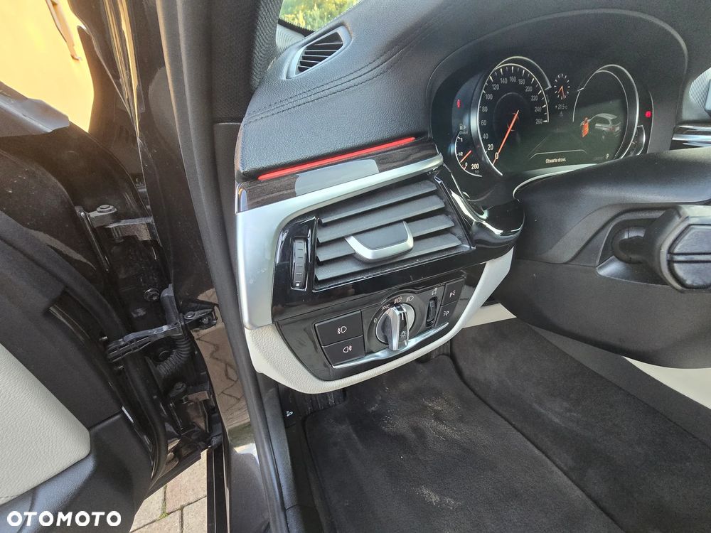 BMW Seria 5 520d xDrive Luxury Line - 36