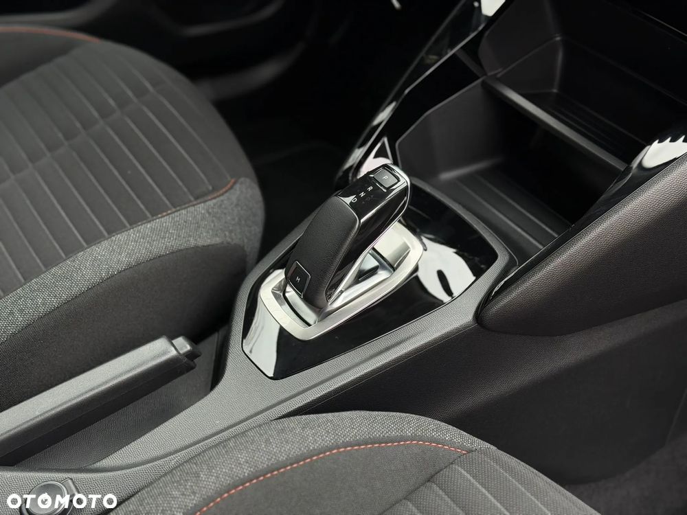 Peugeot 2008 PureTech 130 EAT8 Active - 32