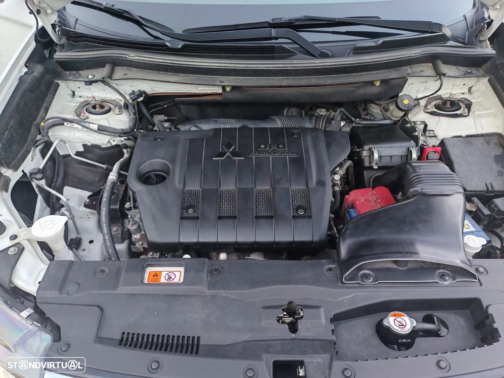 Mitsubishi Outlander 2.2 DI-D Instyle Navi - 4