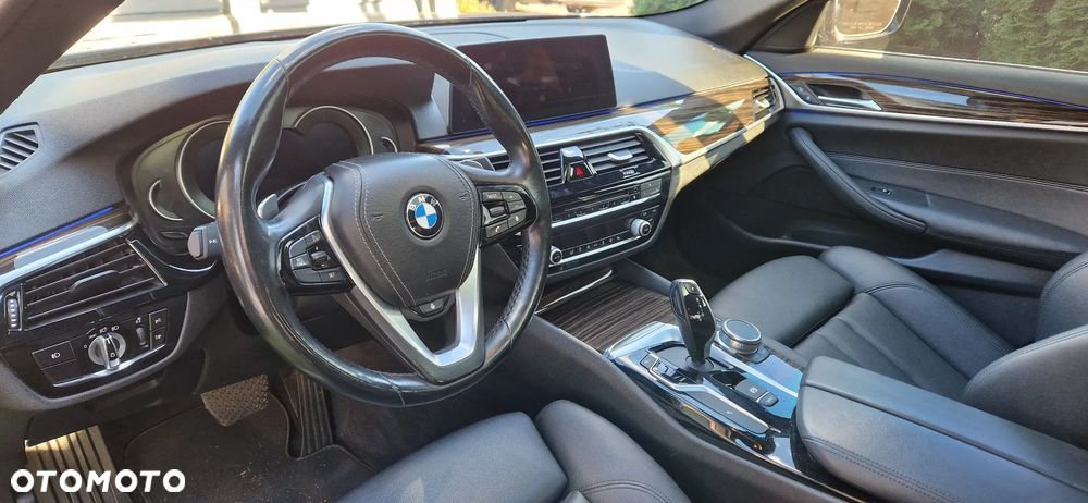 BMW Seria 5 530i xDrive - 16