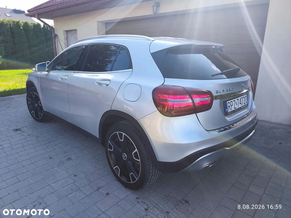 Mercedes-Benz GLA 250 7G-DCT - 8