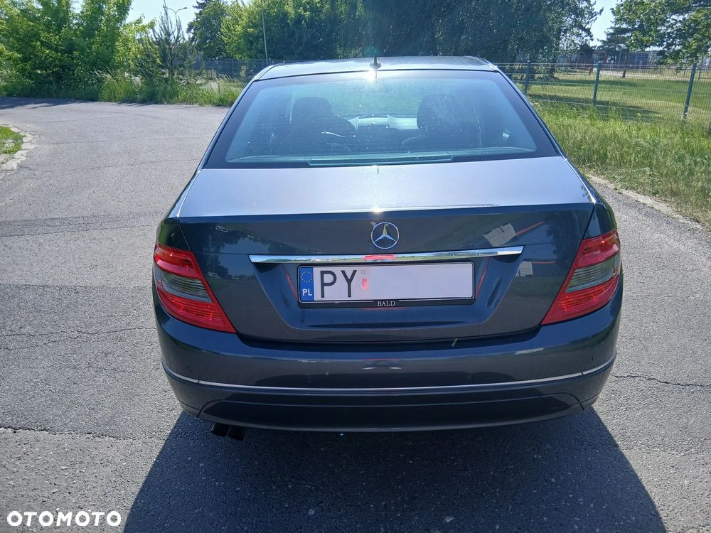 Mercedes-Benz Klasa C 180 CGI Automatik BlueEFFICIENCY Avantgarde - 4