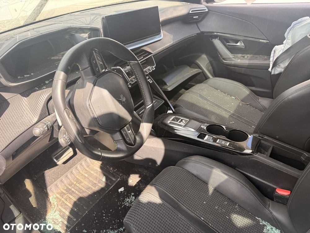 Peugeot 2008 PureTech 130 EAT8 GT - 6