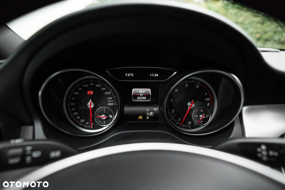 Mercedes-Benz GLA 200 7G-DCT AMG Line - 17