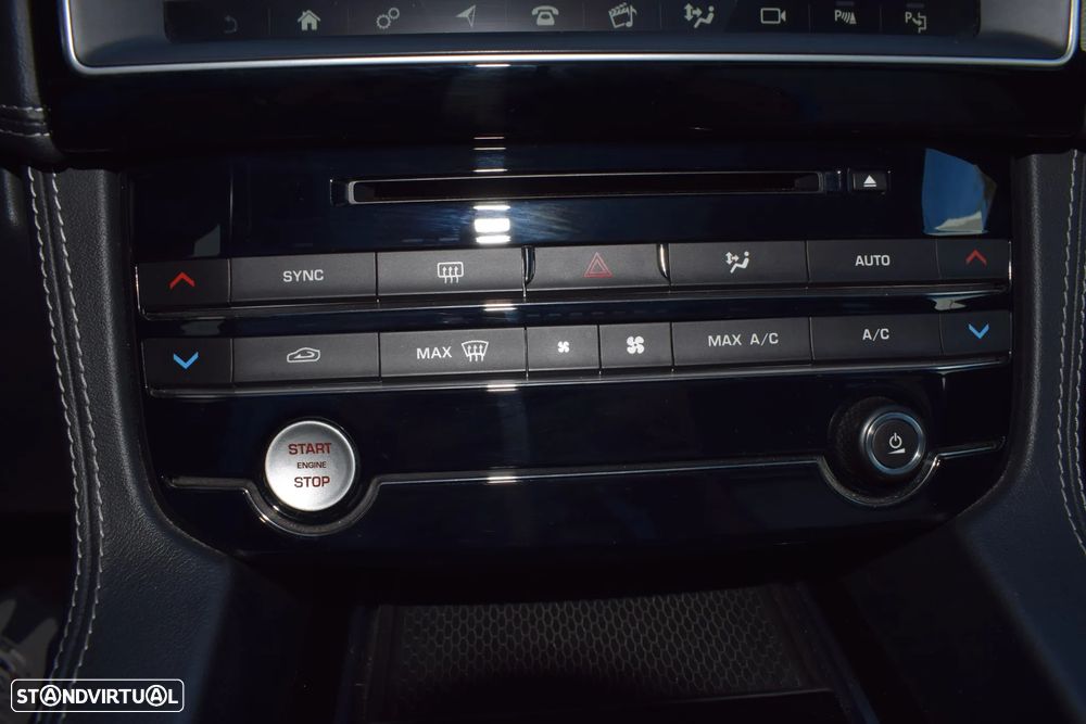 Jaguar F-Pace 2.0 i4D R-Sport - 52