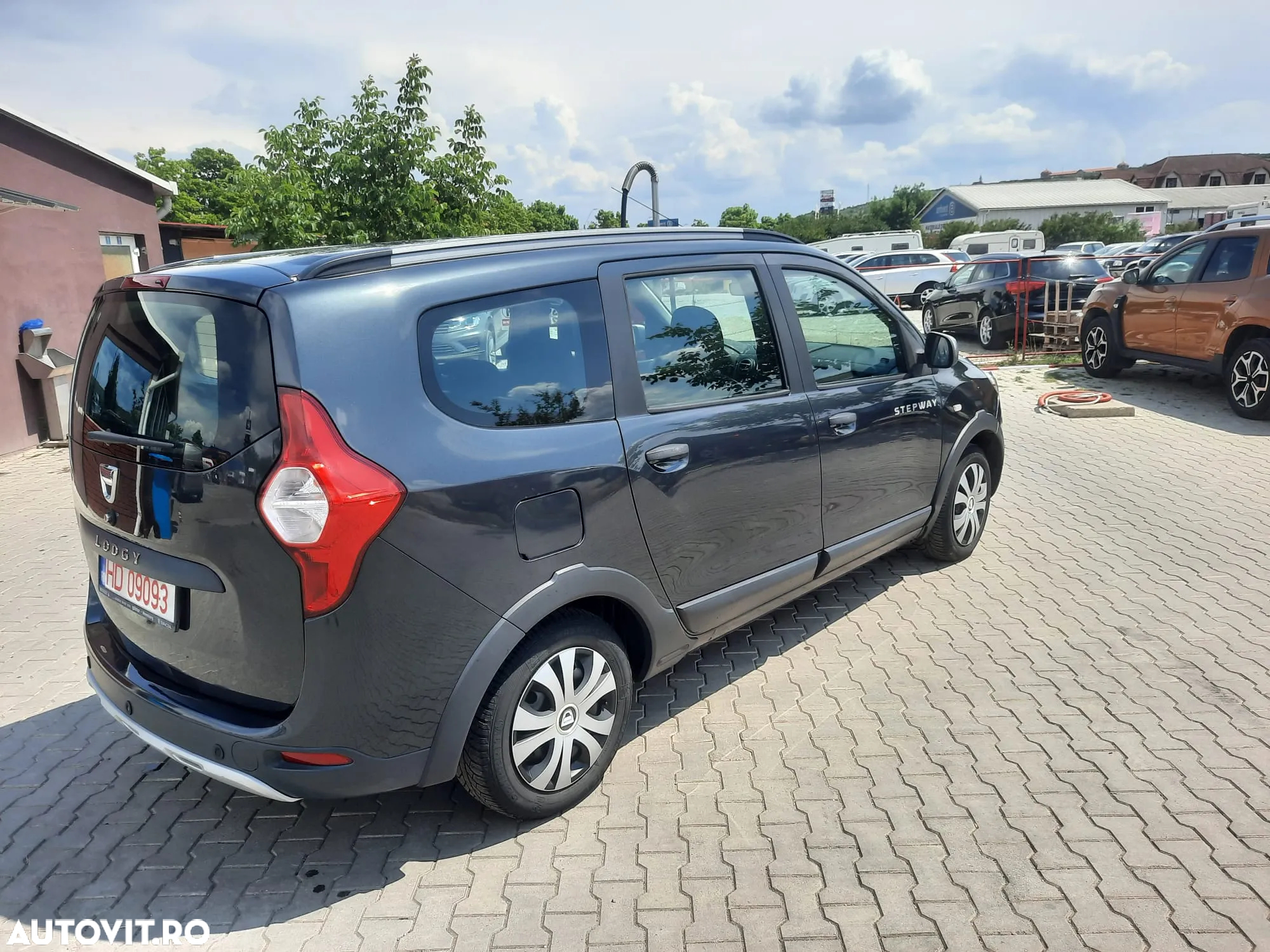 Dacia Lodgy 1.2 TCe 115 CP Stepway - 4