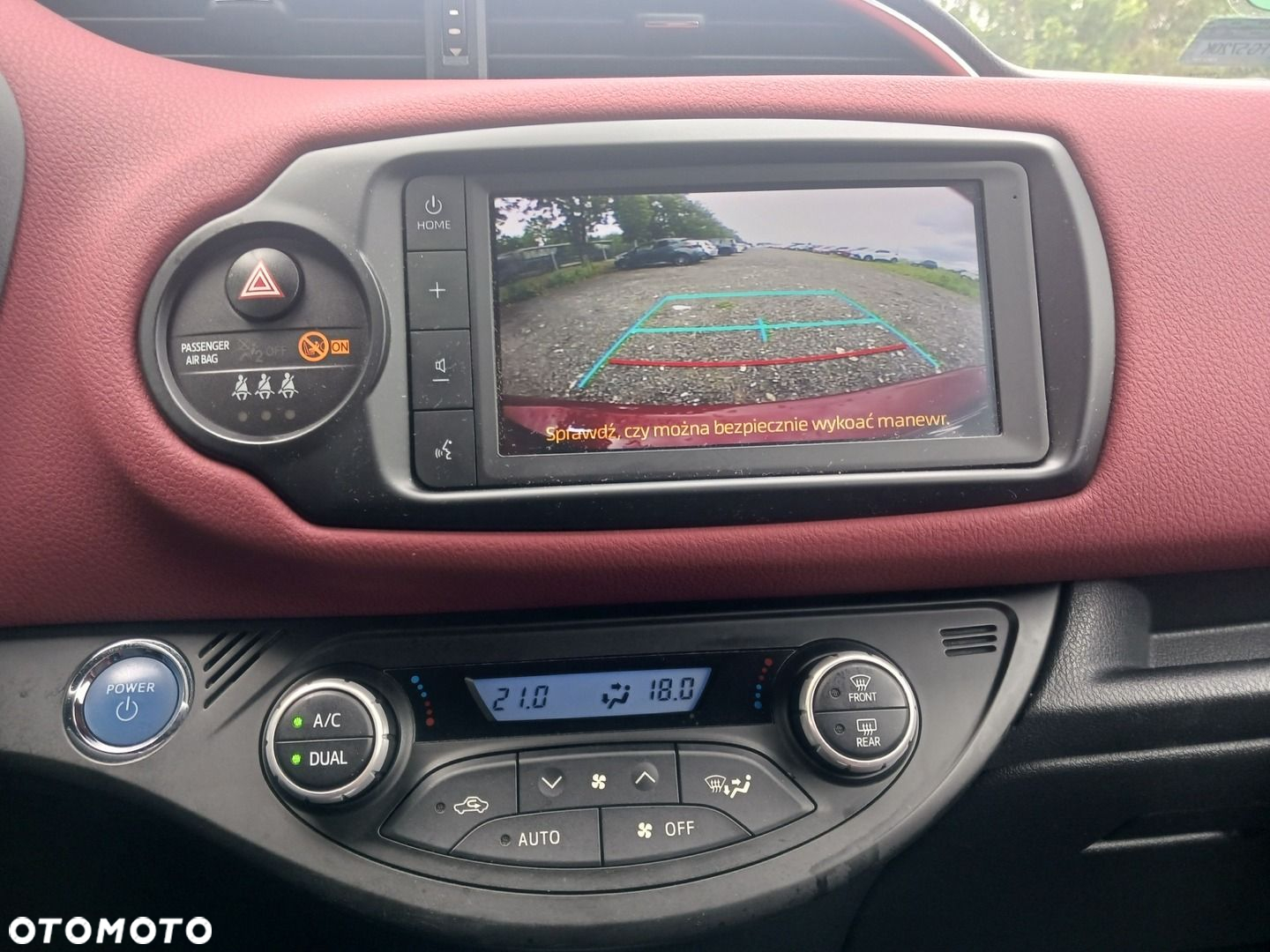Toyota Yaris Hybrid 100 Selection - 15