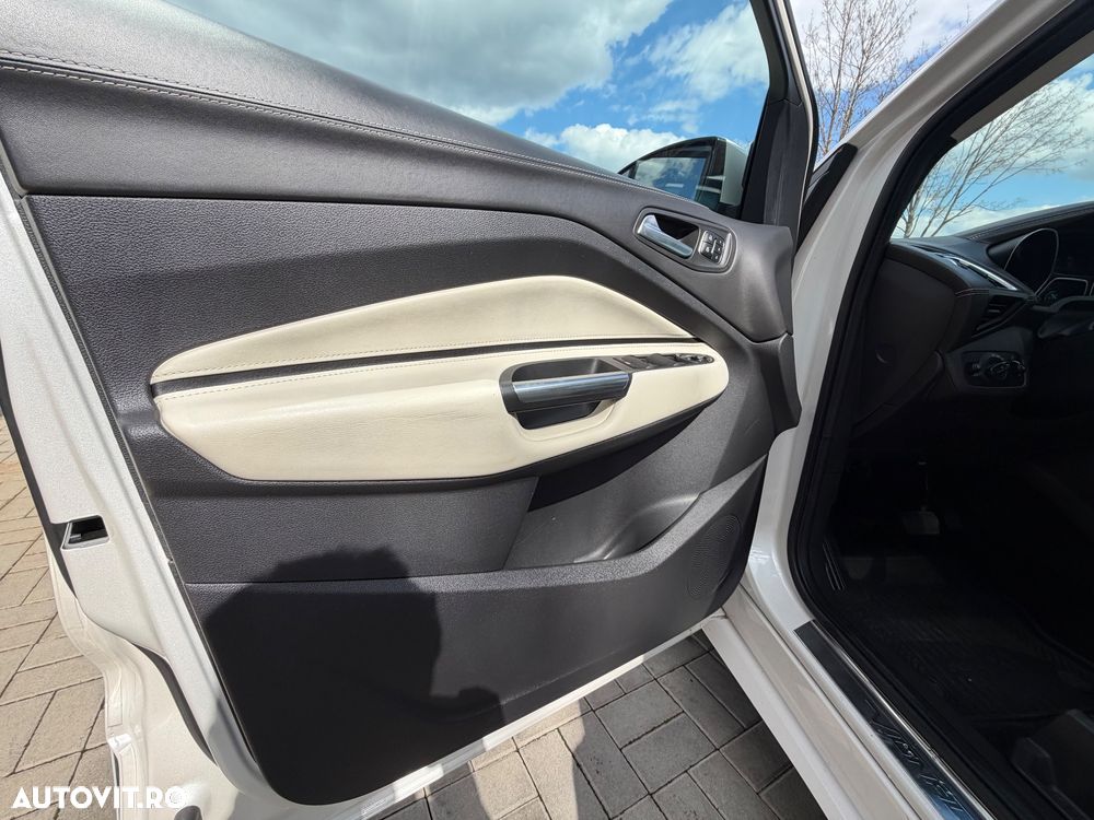 Ford Kuga 2.0 TDCi 4WD Powershift Vignale - 18