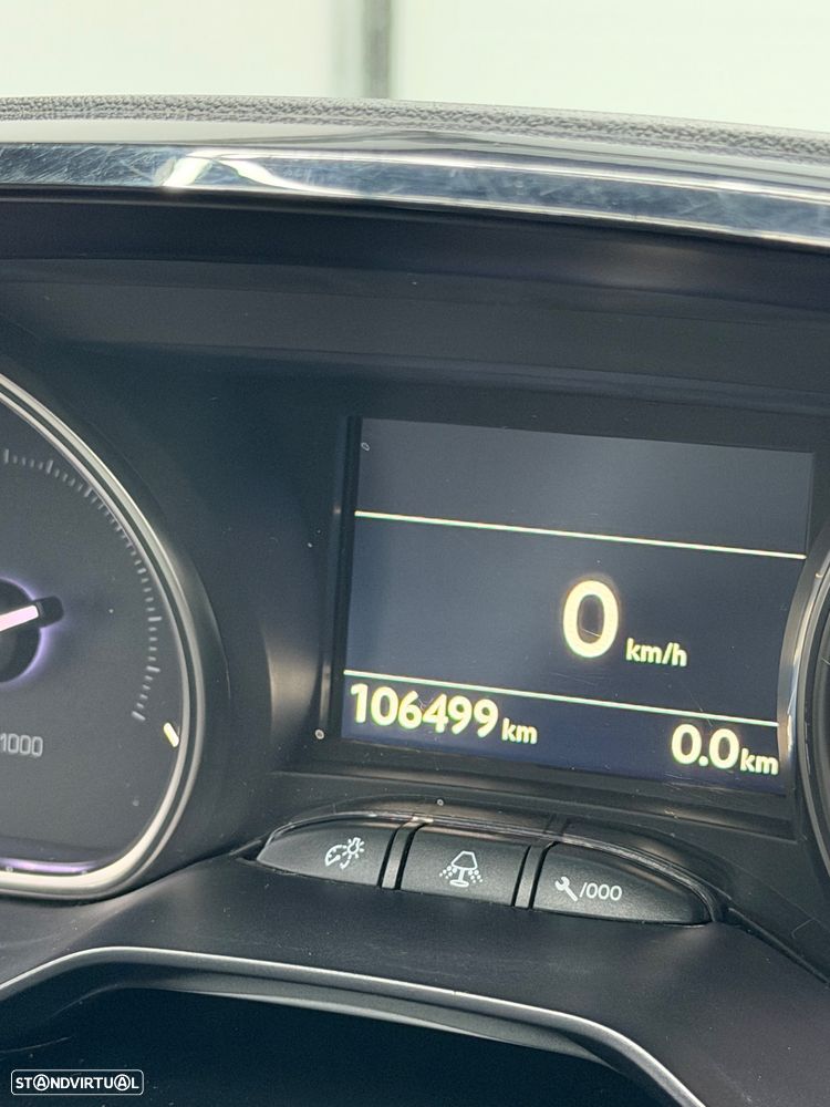 Peugeot 2008 1.2 PureTech Allure - 16