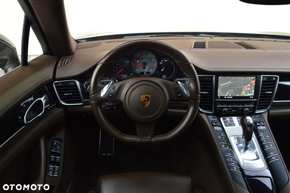 Porsche Panamera 4S - 31