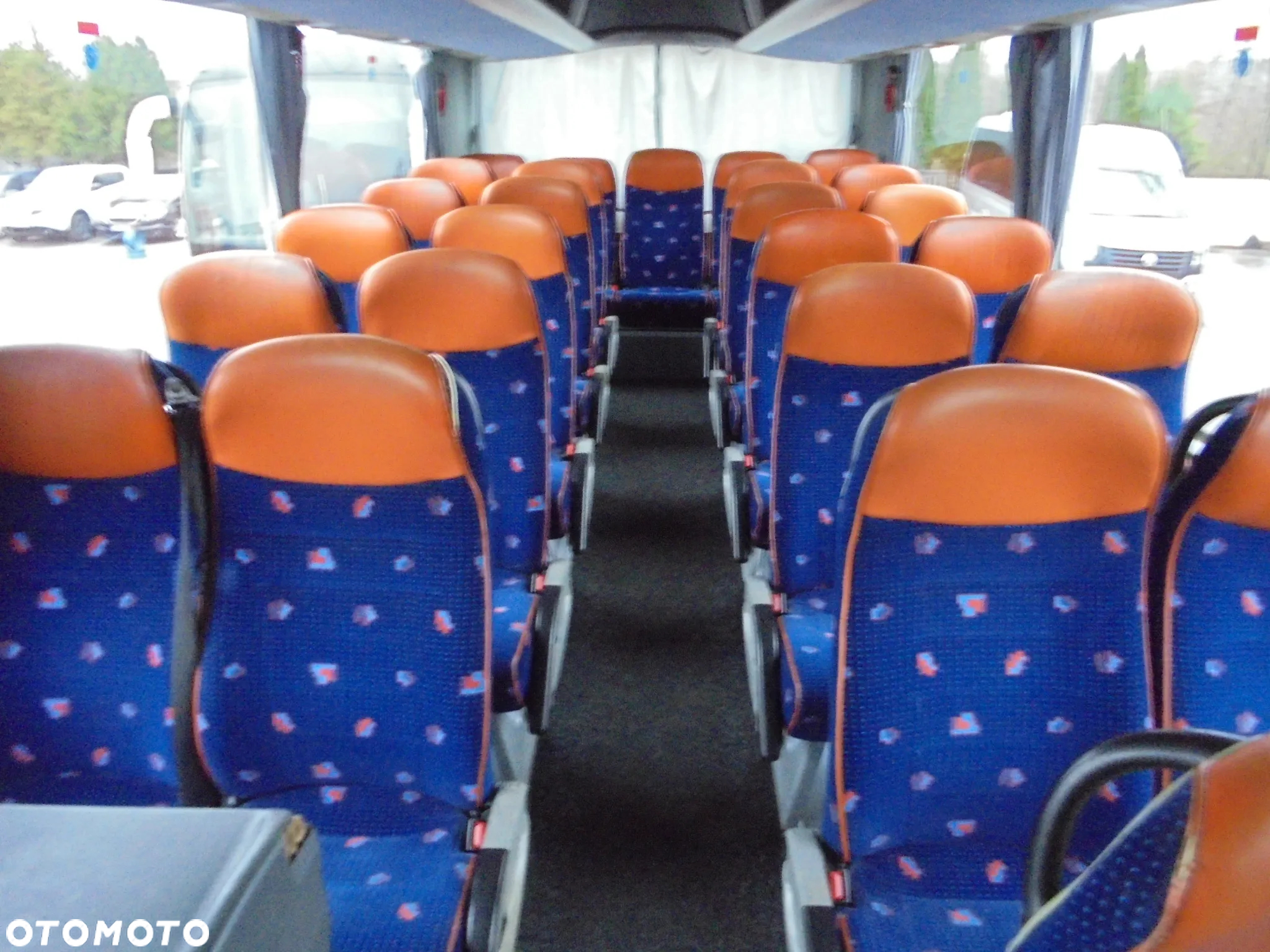 MAN R07 Lions Coach - 6