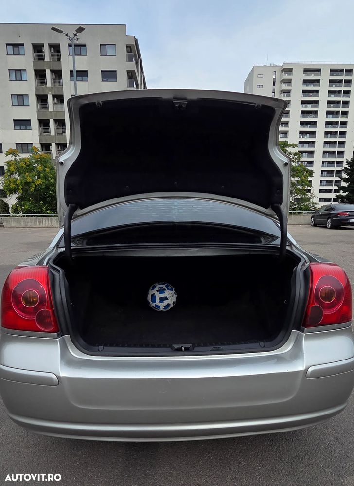 Toyota Avensis 1.8 Sdn. Sol - 14