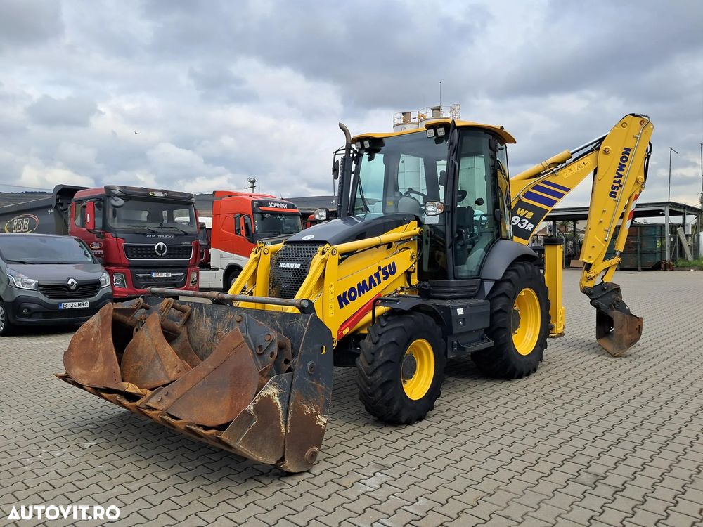 Komatsu wb93r-8 4x4 cupa multifunctionala 4 cupe brat telescopic