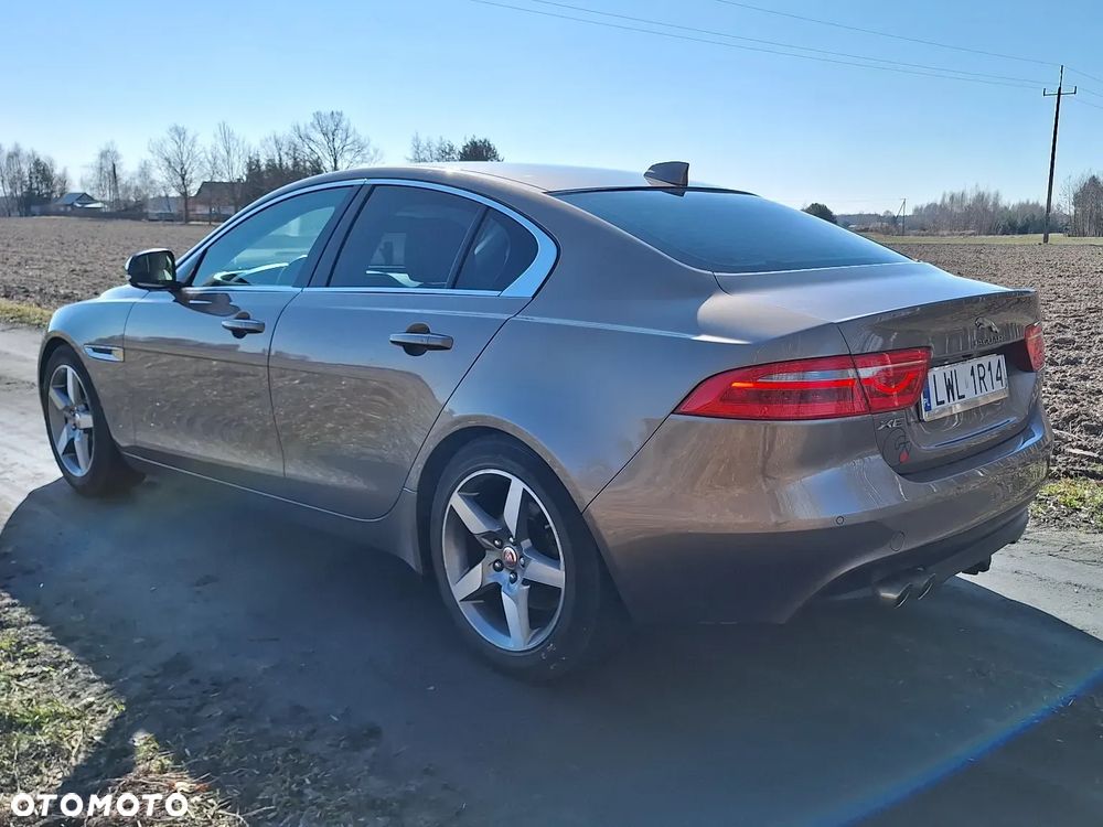 Jaguar XE 2.0 D Prestige - 7