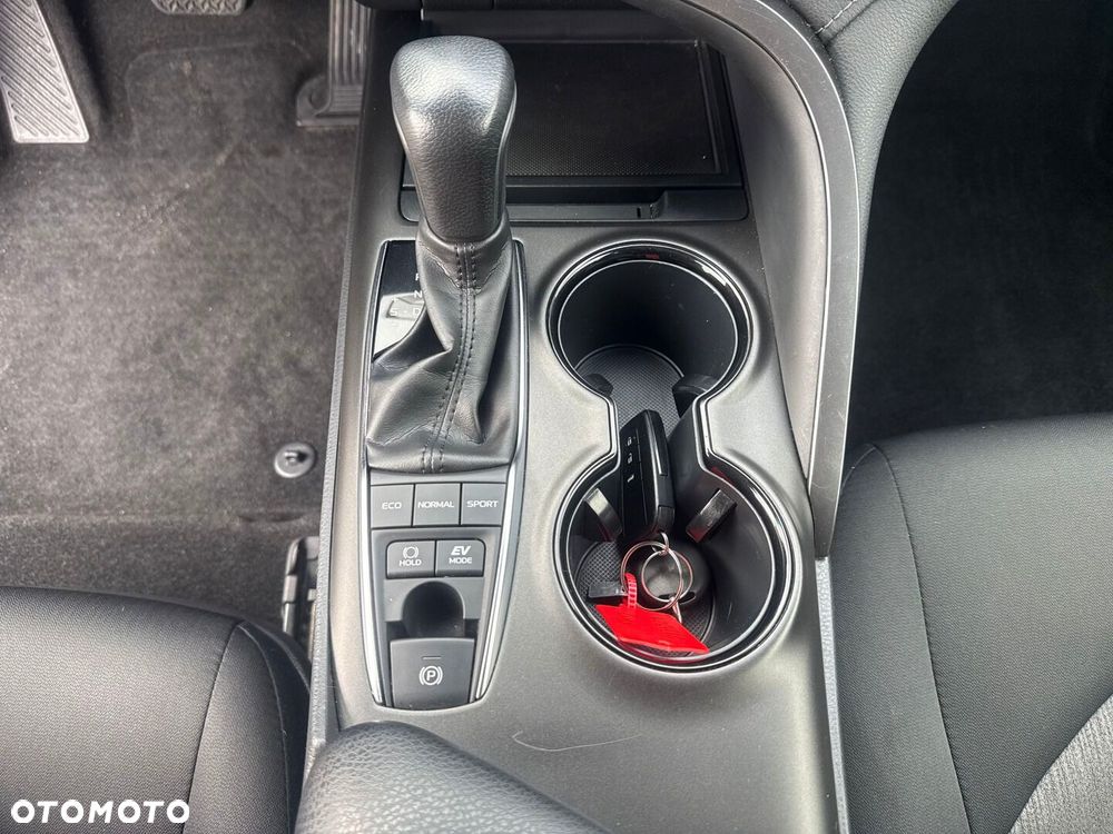 Toyota Camry 2.5 Hybrid Comfort CVT - 23