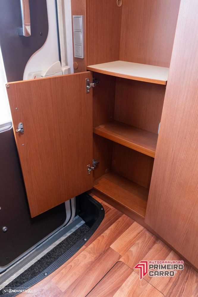 Hymer Classe B sala grande - 18