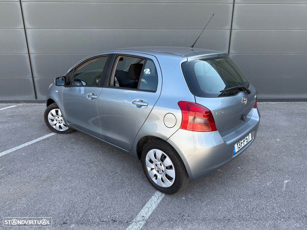 Toyota Yaris 1.0 VVT-i AC Manual - 3
