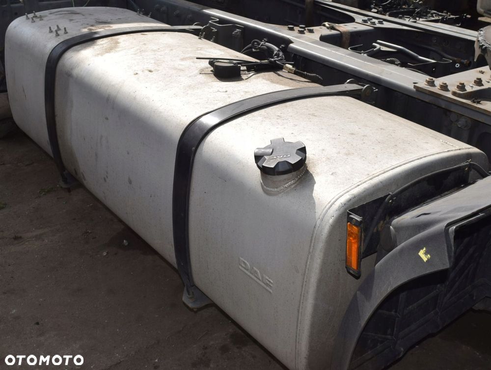 DAF 105 XF KOMPLETNY ZBIORNIK PALIWA 700L - 2