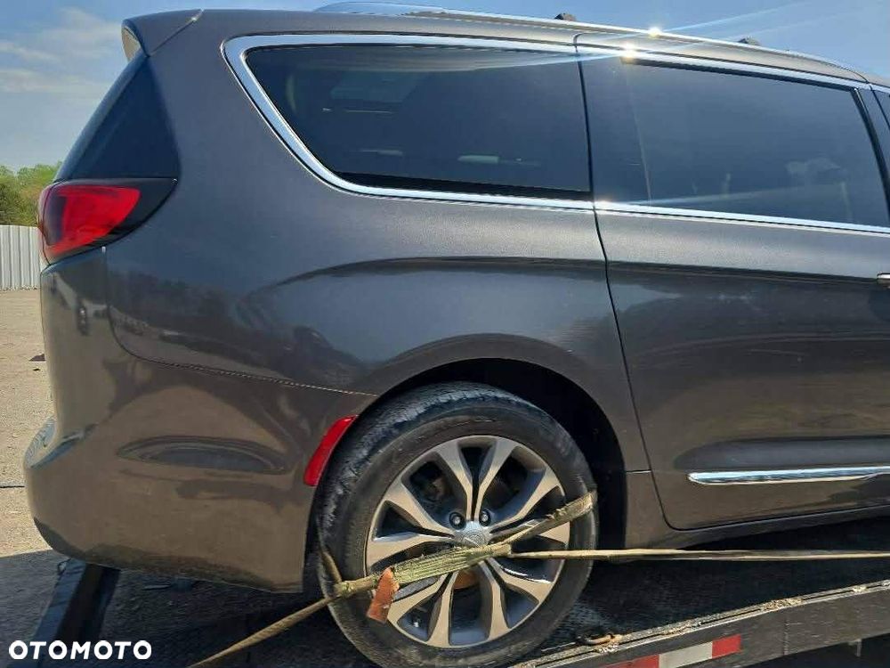 Chrysler Pacifica - 3