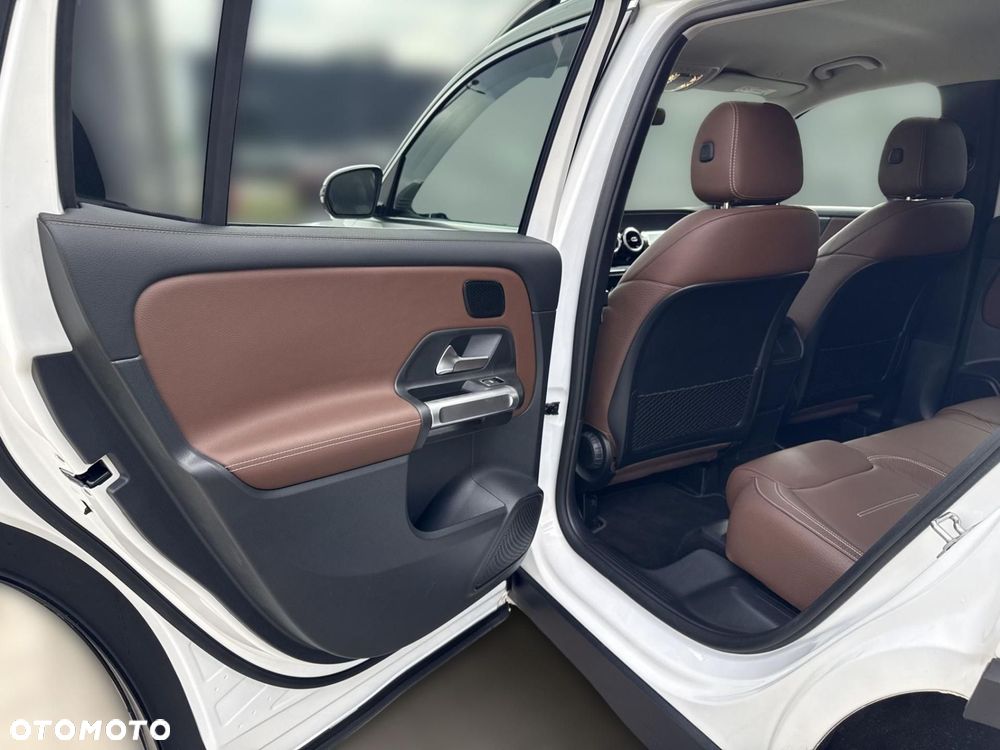 Mercedes-Benz GLB - 16