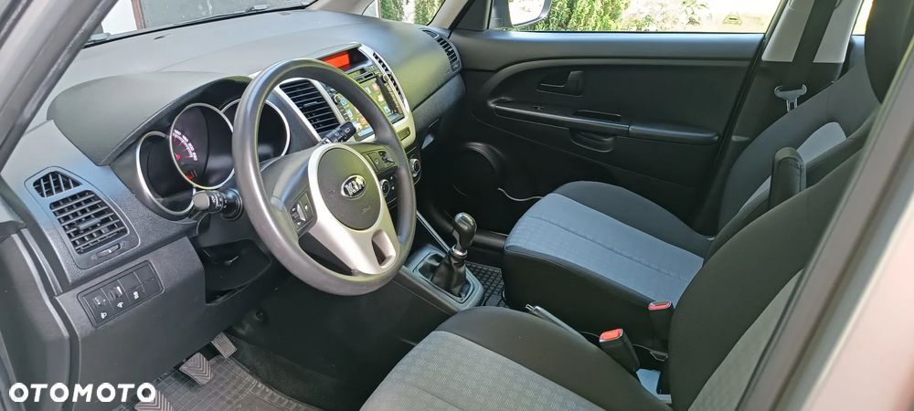 Kia Venga - 16