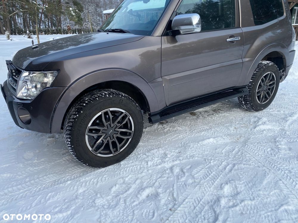 Mitsubishi Pajero - 15