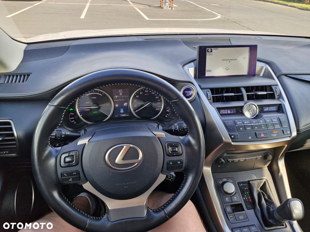 Lexus NX 300h Elite AWD - 38