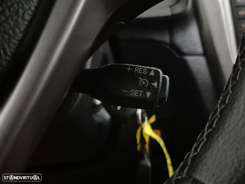Toyota Avensis 2.0 D-4D Exclusive +Pele+GPS — fotografia 14