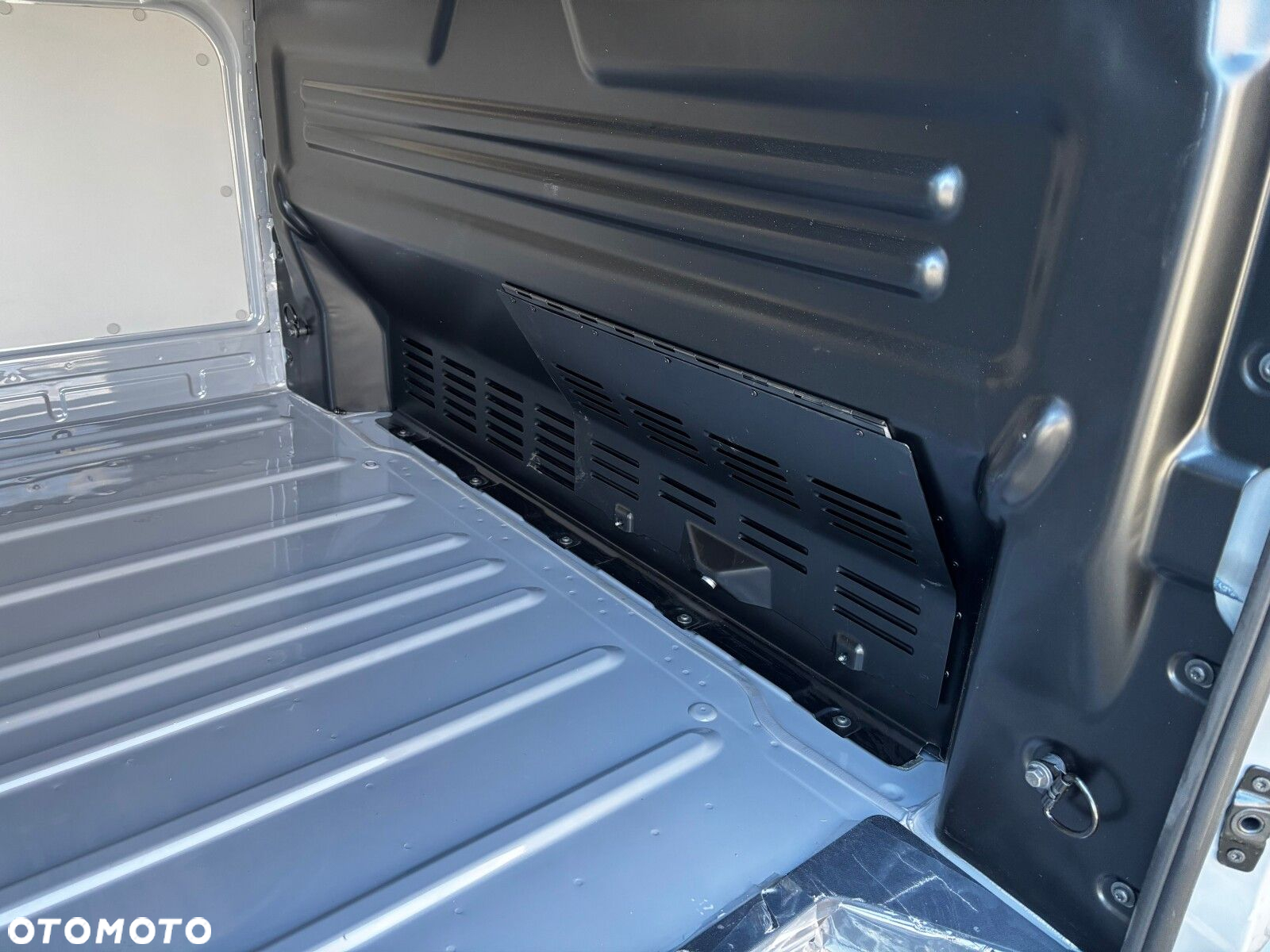 Volkswagen Transporter 2.0 TDI 150 KM 8-b automat. L1 - 6