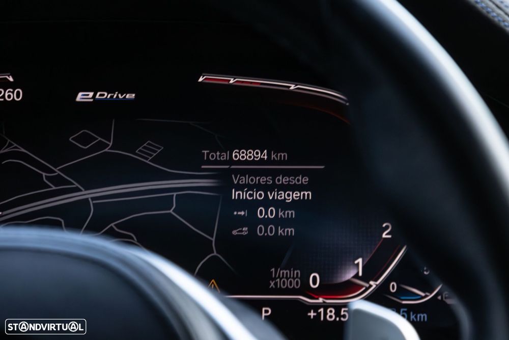 BMW 330 e Pack Desportivo M Pro Auto - 21
