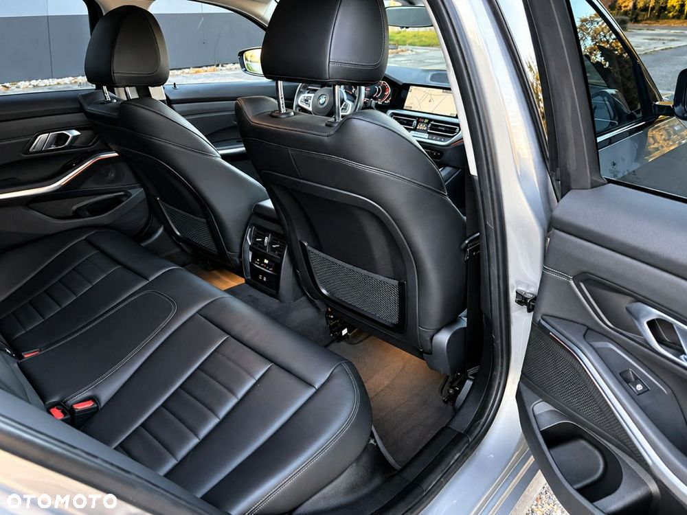 BMW Seria 3 320i Edition M Sport Shadow - 10