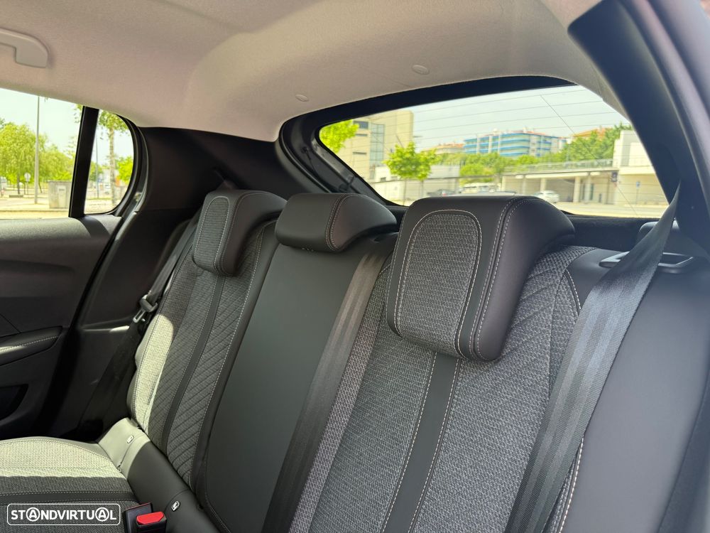 Peugeot e-208 Style - 40