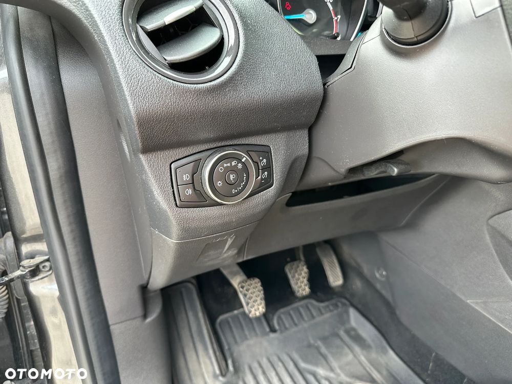 Ford Tourneo Courier - 17