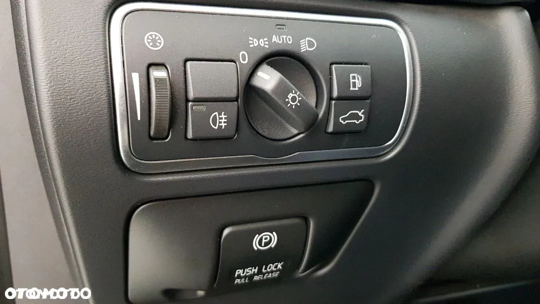 Volvo V60 T3 Summum - 12