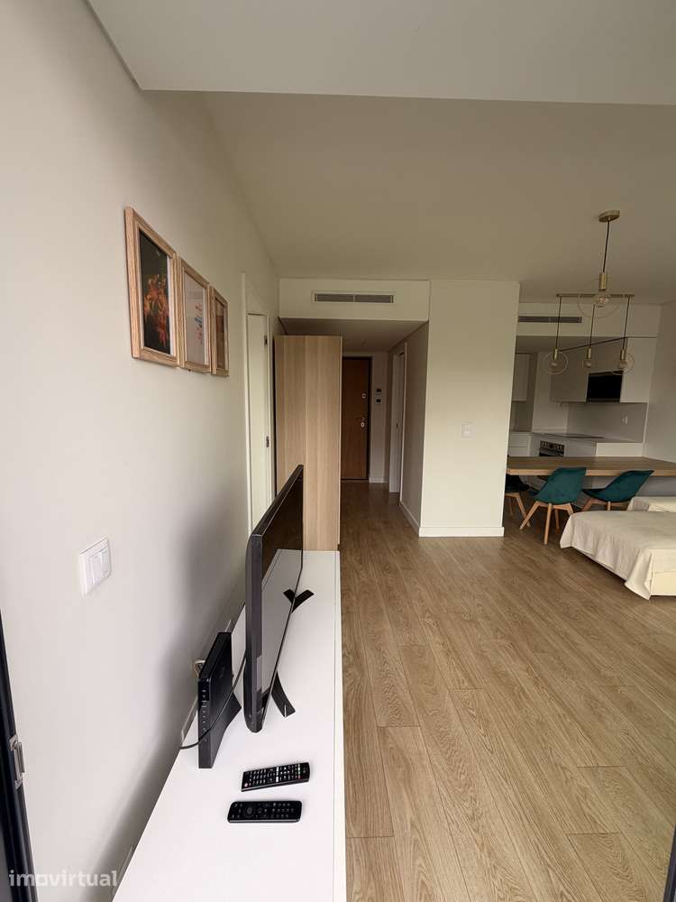 T1 moderno com varanda, elevador e ar condicionado - Grande imagem: 4/19