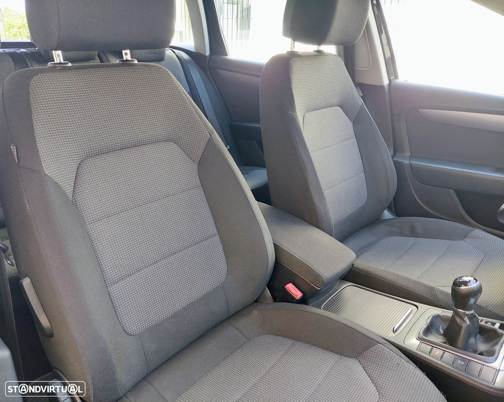 VW Passat Variant 2.0 TDi Confortline - 38