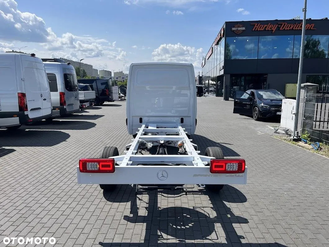 Mercedes-Benz Sprinter - 5