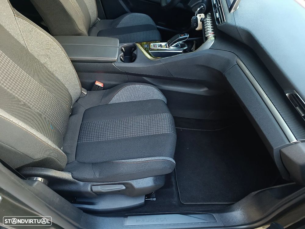 Peugeot 3008 PureTech 130 Stop & Start GPF EAT8 Active Business-Pack - 24