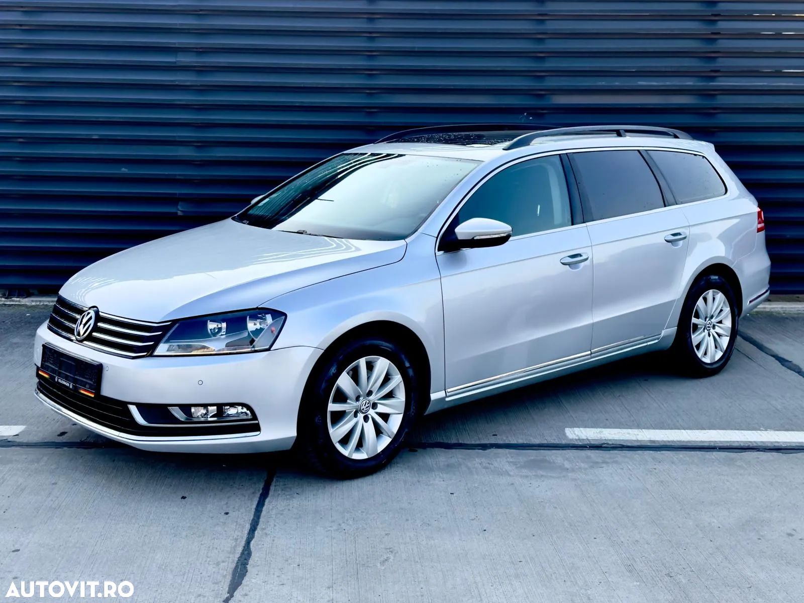 Volkswagen Passat - 1
