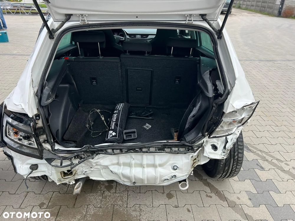 Skoda RAPID 1.0 TSI Style - 24