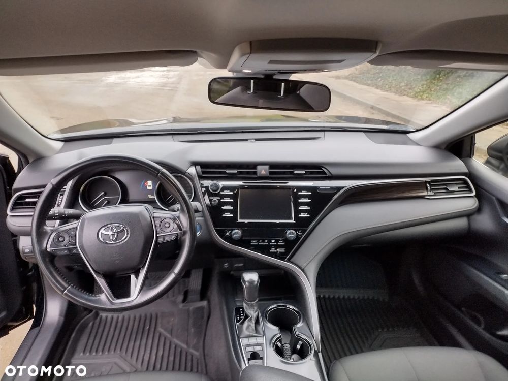 Toyota Camry 2.5 Hybrid Comfort CVT - 25