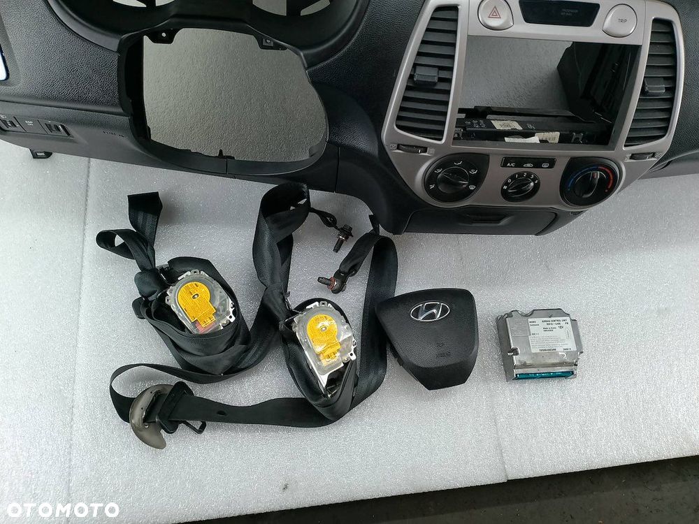 DESKA ROZDZIELCZA,KONSOLA PODUSZKI SENSOR PASY HYUNDAI I20 I - 2