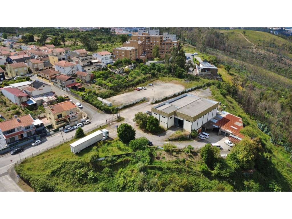 Armazém com 11.295m2 de terreno em Ermesinde - Grande imagem: 3/19