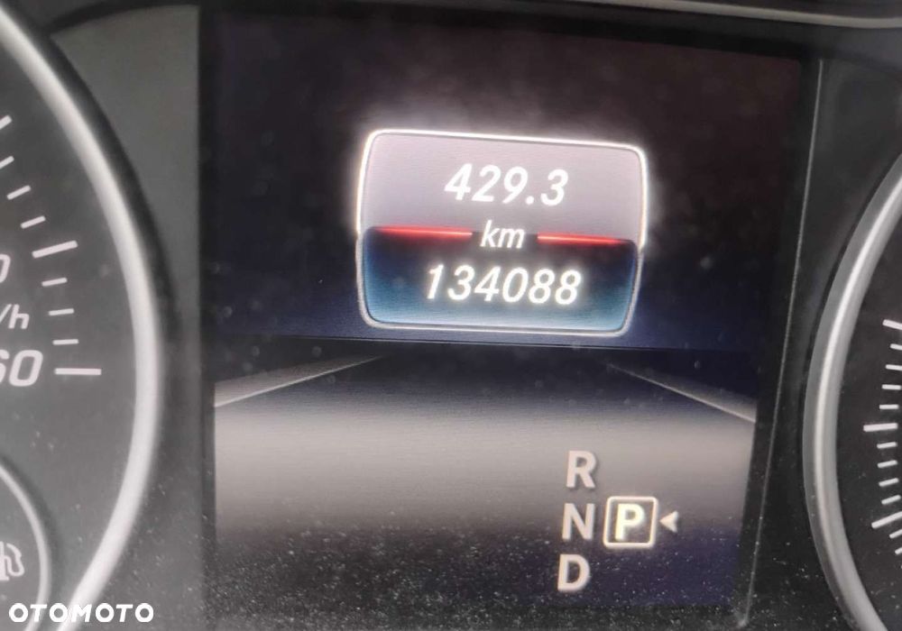 Mercedes-Benz GLA - 13