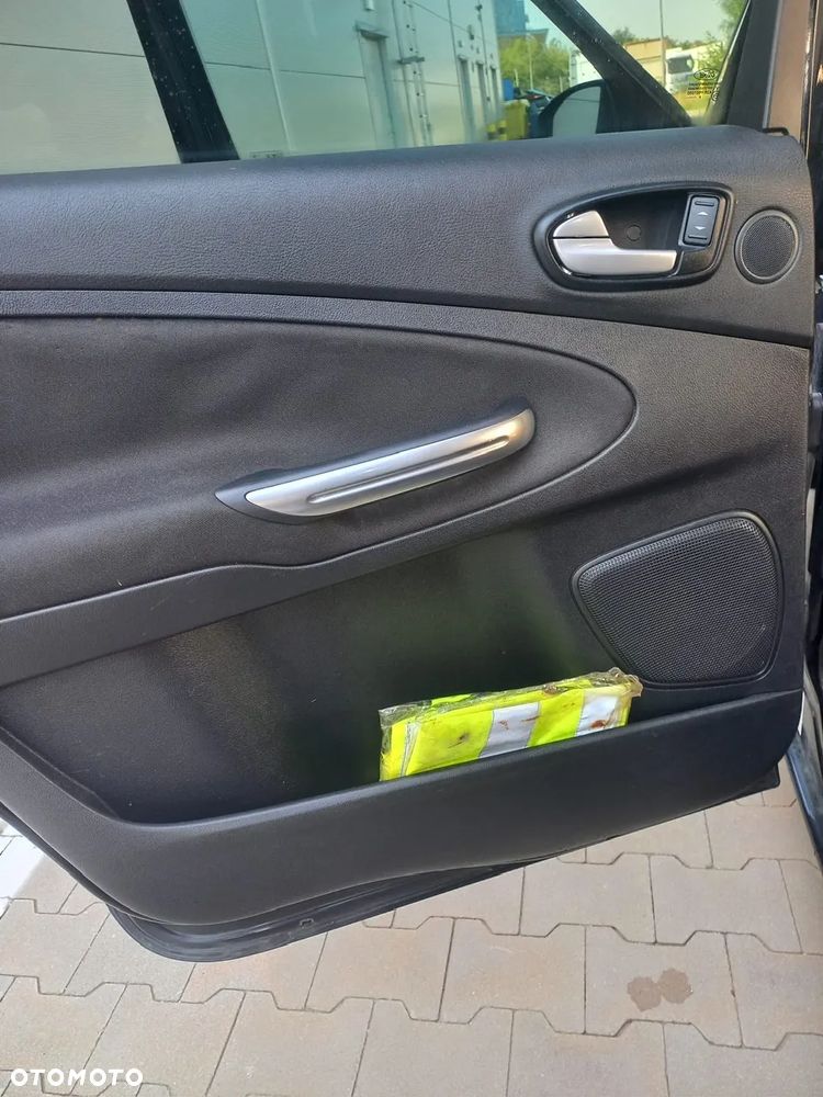 Ford S-Max - 38