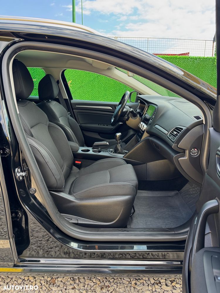 Renault Megane Blue dCi 116 Intens - 11